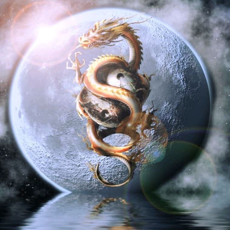 Совместимость водолея змеи. Дракон эзотерика. Лунный дракон. Дракон на фоне Луны. Энергетический дракон.
