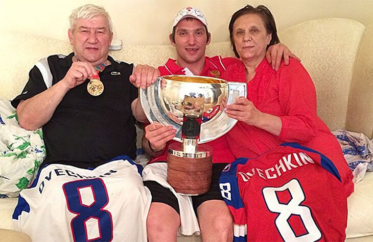 Биография александра овечкина личная жизнь Умер папа Овечкина. Александр называл его самым близким другом Sports.ru Дзен