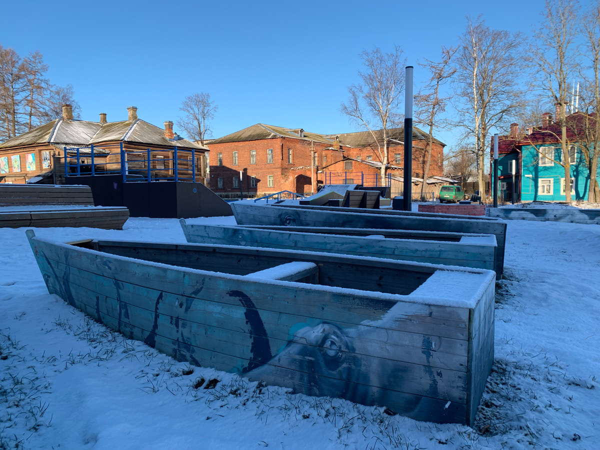 Новая Ладога. Общественное пространство рядом с библиотекой.