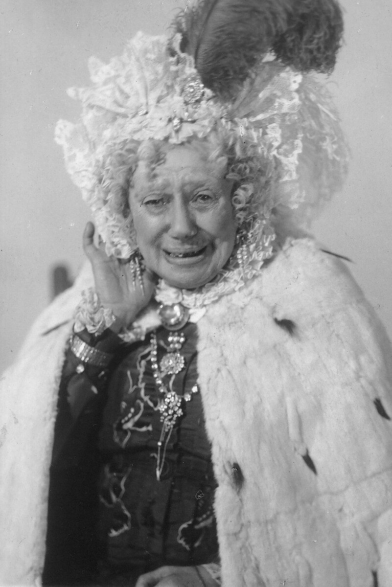 Графиня Хрюмина - народная артистка СССР Варвара Рыжова