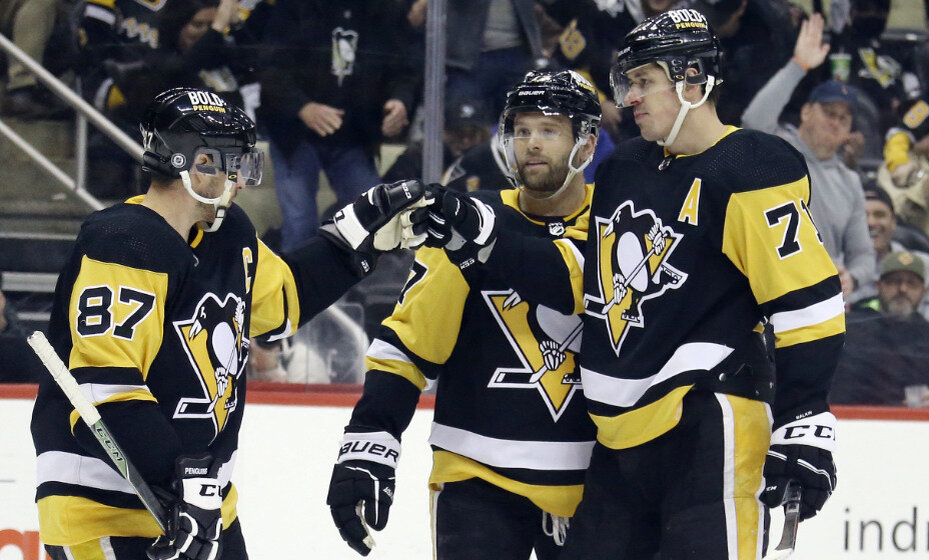    Евгений Малкин знает, как можно огорчить своего соперника. Фото: Reuters