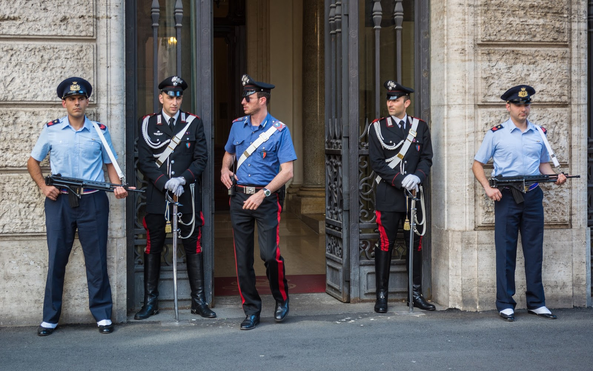 Италия полиция и карабинеры