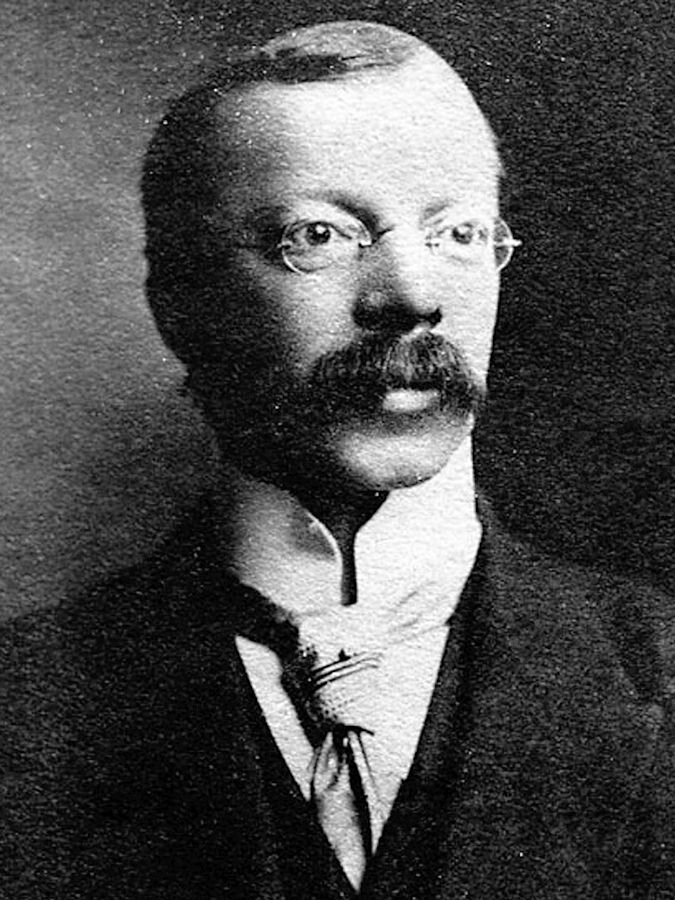 Хоули Криппен https://en.wikipedia.org/wiki/File:Dr_crippen.jpg