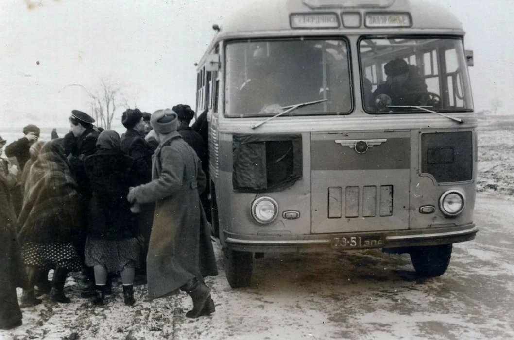 Автобус плодовое. ПАЗ-652 автобус. Советские автобусы ПАЗ 652. ПАЗ 652 1960. ПАЗ 652 platesmania.