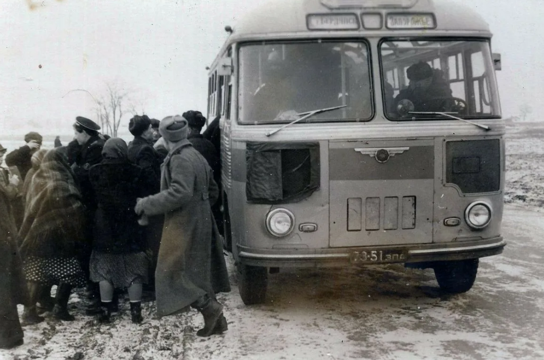 ПАЗ-652 автобус. Советские автобусы ПАЗ 652. ПАЗ 652 Королева бензоколонки. ПАЗ-652 fotobus.