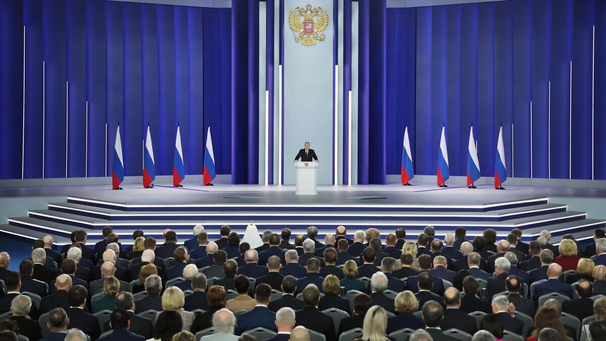    Президент РФ Владимир Путин выступает с ежегодным посланием Федеральному собранию© РИА Новости / POOL