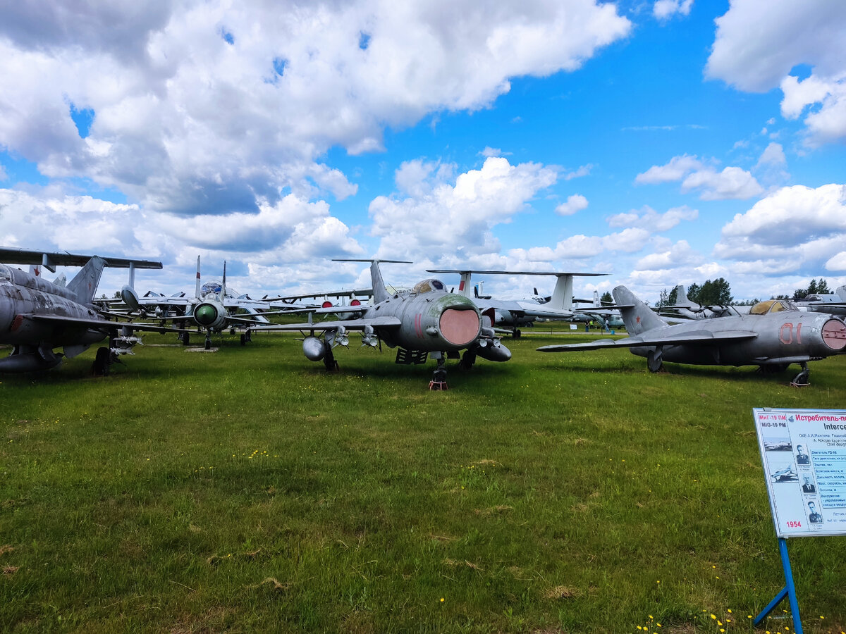 Истребители семейства МиГ-17, МиГ-19, МиГ-21. Фото из архива автора. 