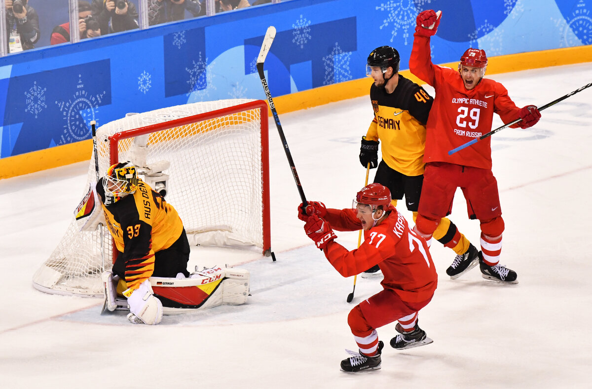 Хоккеисты сборной России празднуют победную шайбу в ворота Германии в финале Олимпиады. Фото Global Look Press