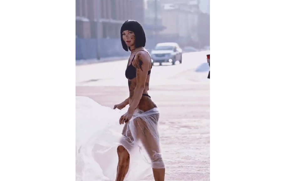    Скриншот видео Надежды Уточкиной