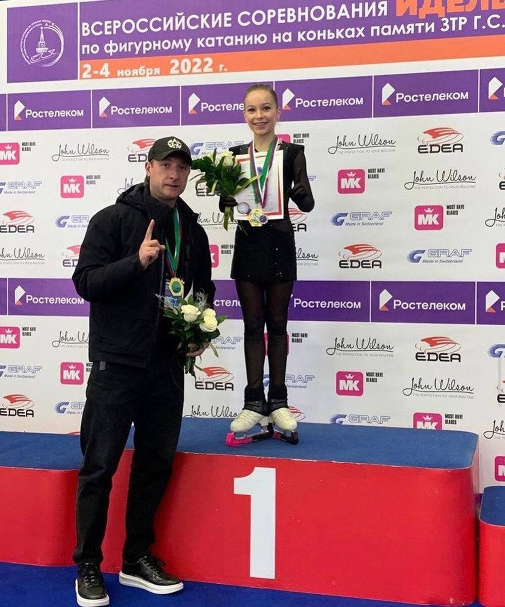    Евгений Плющенко и Софья Титова на третьем этапе серии Гран-при России по фигурному катанию Фото: Инстаграм (запрещен в РФ)
