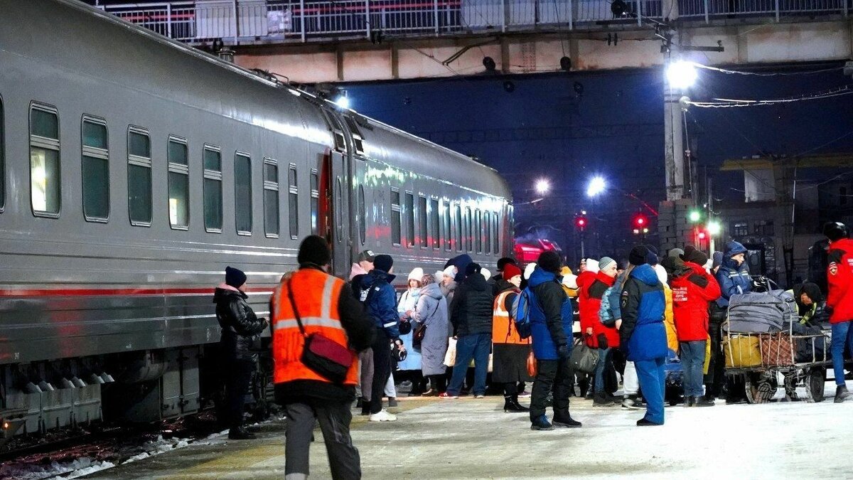     Очередная группа вынужденных переселенцев из Херсонской области прибыла в Тюмень сегодня днем. В составе группы — 28 человек, в том числе 6 детей.