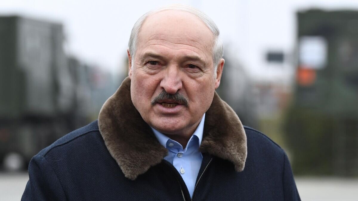    Президент Белоруссии Александр Лукашенко в лагере мигрантов с Ближнего Востока, оборудованном в логистическом центре в пункте пропуска "Брузги"© РИА Новости / Павел Бедняков