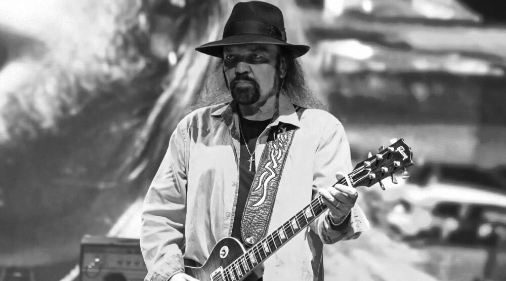     Гэри Россингтон, кадр из видео «Lynyrd Skynyrd announce death of guitarist Gary Rossington»