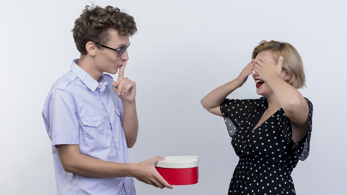    Почему мужчины выбирают неудачные подарки на 8 марта