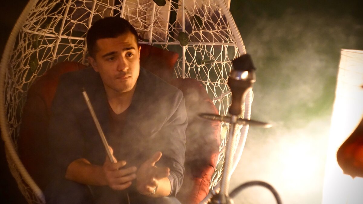 Это фото уже сделано на закате моей карьеры курильщика, тут вероятнее всего я понял, что уже достаточно долго не испытываю удовольствие к этому дело, так как рецепторы уже давно адаптировались и надо с этим делом завязывать.
И кальянная в скором времени тоже была продана.
Жалко, что раньше я не знал той информации, которую даю сейчас вам.
Думаю урон моим надпочечникам, можно было минимизировать.