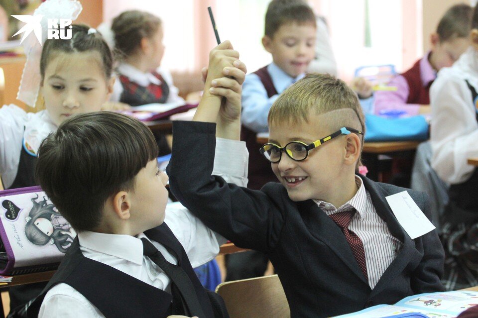     Приоритет школы отдают ребятам льготных категорий и тем, кто живет в том же районе, где стоит само образовательное учреждение. Юлия ПЫХАЛОВА