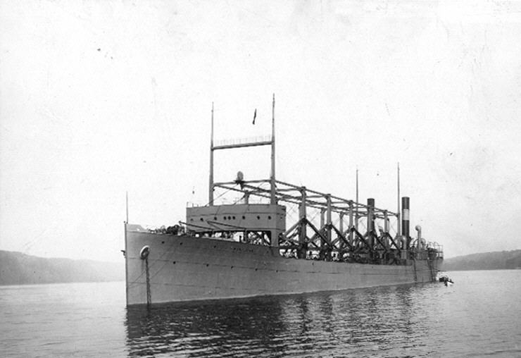 USS Cyclops (1910-1918); Якорь в реке Гудзон, недалеко от Нью-Йорка By Photograph was taken by the New York Navy Yard. - United States Naval History and Heritage Command photograph, Photo #: NH 55549This image was released by the United States Navy with the ID NH 55549 55549#mw-category-media (next)