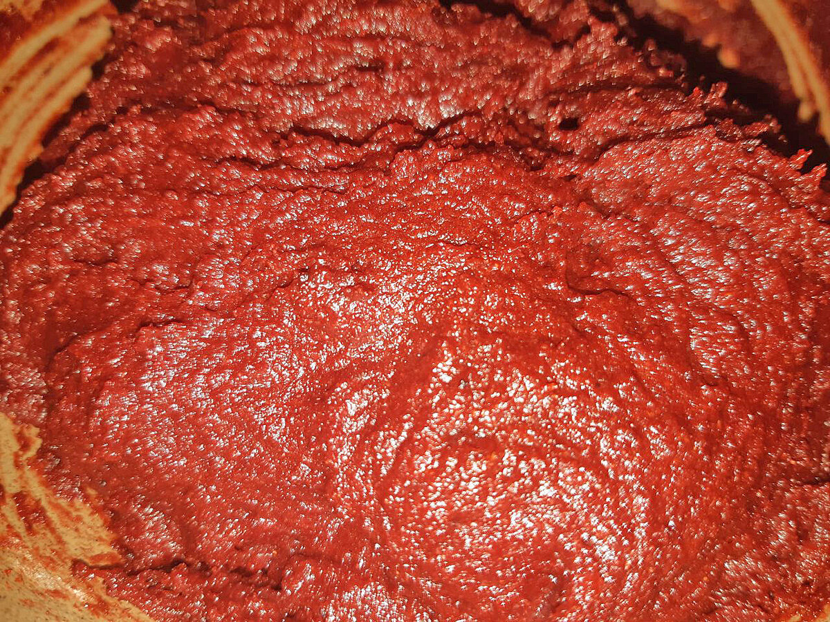 С пшеничной мукой тесто будет еще ярче