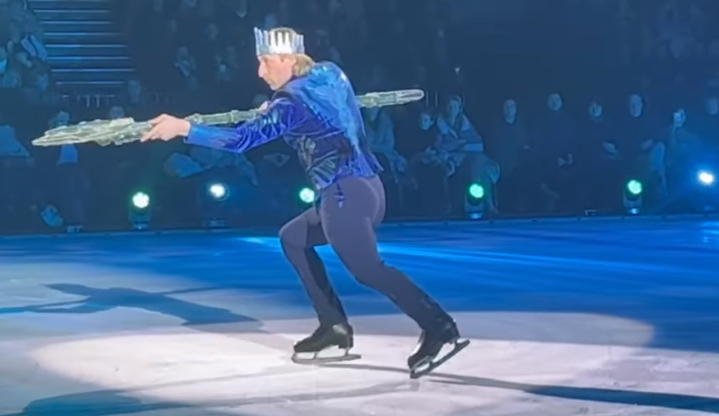 Евгений Плющенко в шоу "Русалочка". Источник фото: YouTube канал 