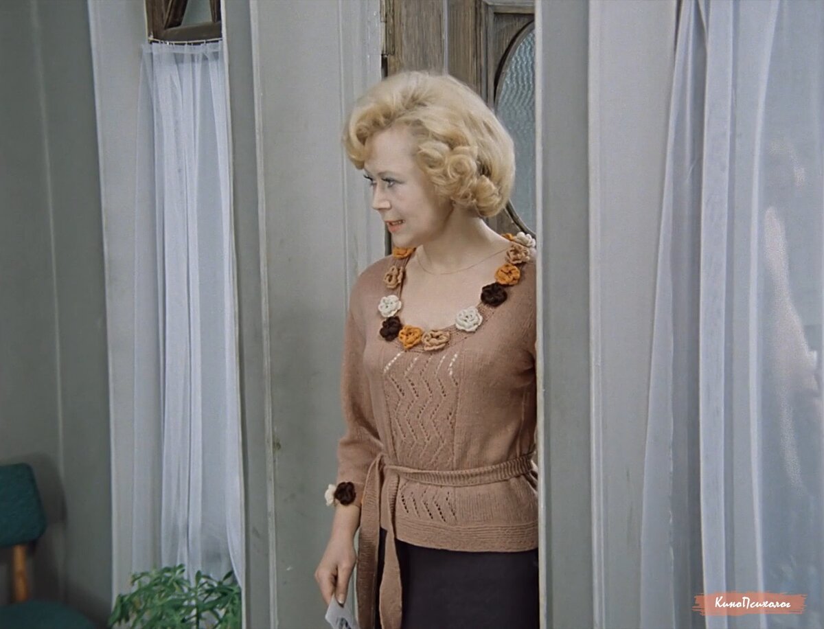 "Служебный роман", скриншот. Оля Рыжова.