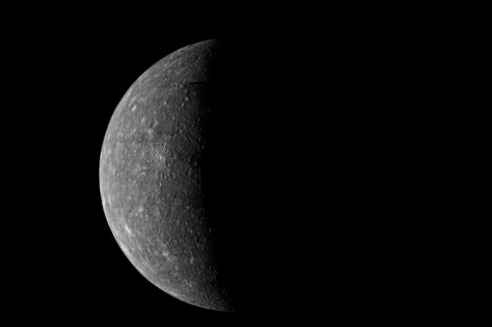     Почему уменьшается Меркурий и существует ли атмосфера у этой планеты: неожиданные факты, которые удивят даже астрономов