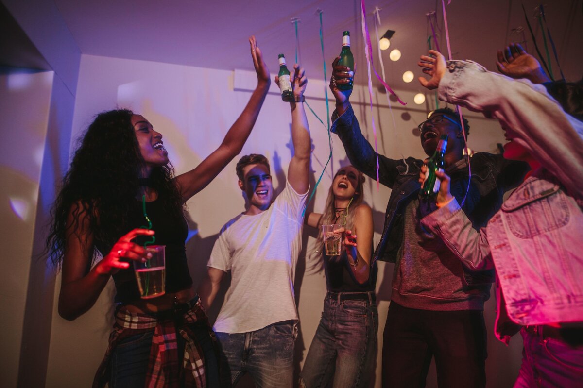     В тесноте да не в обиде — как устроить вечеринку в маленькой квартире