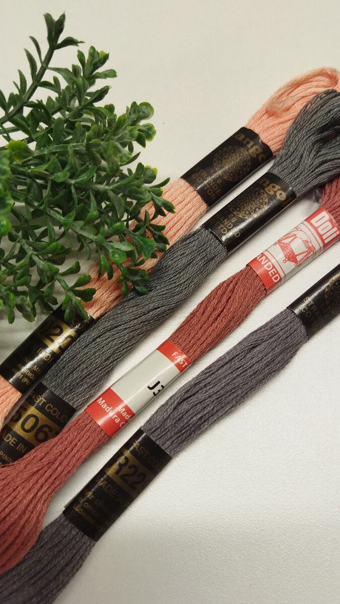 Взяла на пробу несколько мотков мулине индийского производства