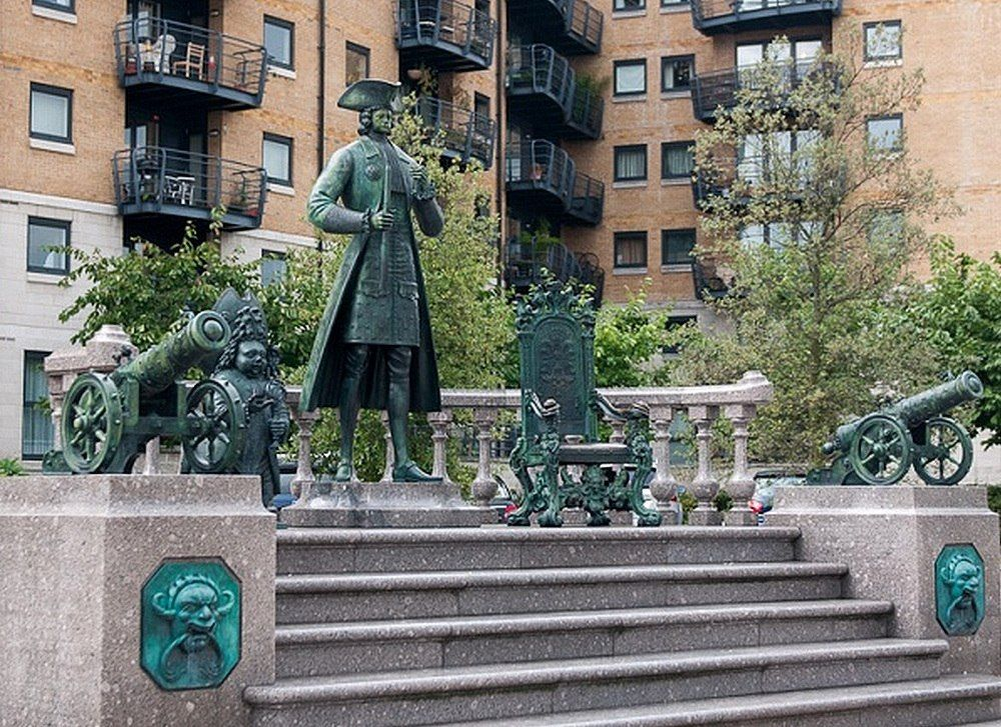 Шемякин памятник Петру в Лондоне. Памятник Петру первому в Дептфорде. Памятник Петру 1 Шемякина в Англии. Скульптура Шемякина Петра 1 в Лондоне.