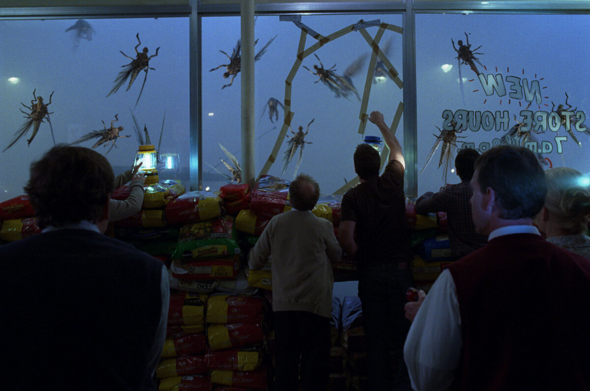 Кадр из фильма "Мгла" 2007 года