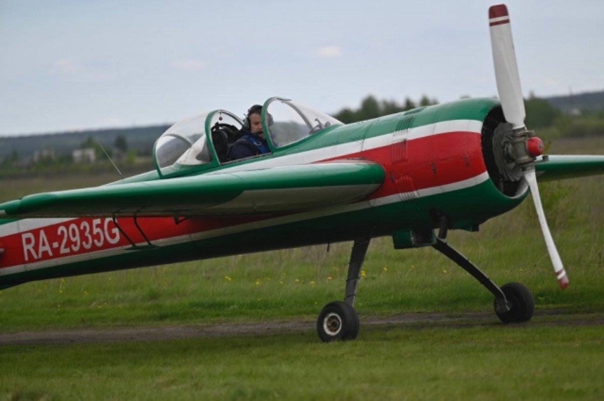    На Тамбовщине приземлились лётные экипажи пилотажной группы «Звезда»