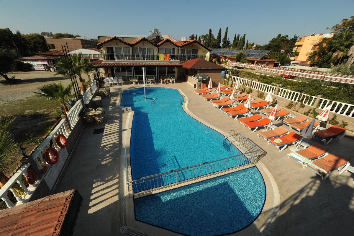 Территория отеля. Источник фото: https://pegast.ru/agency/hotels/sayanora-hotel-1072#/agents
