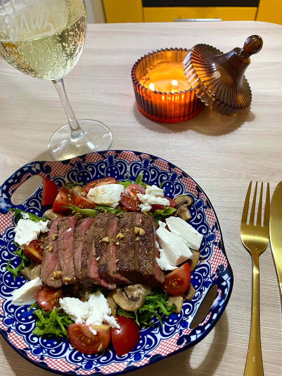 В нашей жизни очень важно проводить вечера с самим с собой, сделать самый вкусный ужин или почитать книгу и может посмотреть сериал, разбавь свои будни. 