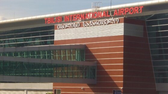    В аэропорту Тбилиси оппозиционеры попытались прорвать полицейский кордон Ксения Пудовкина