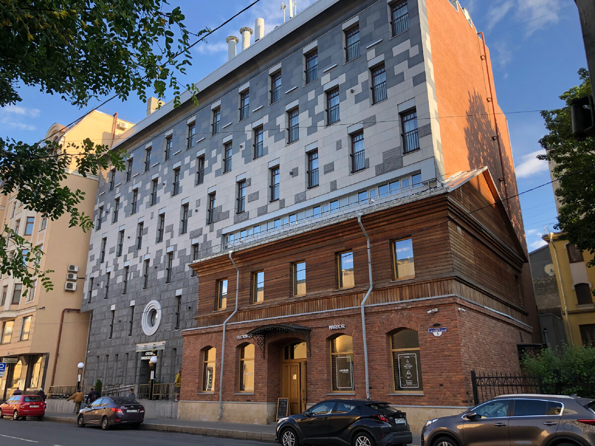 Отель Harbor Club Hotel находится в сердце одного из первых районов Петербурга в 15-ти минутах пешей прогулки от Московского вокзала и  Невского проспекта