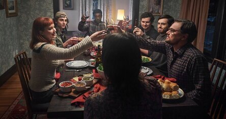 Кадр из фильма «Не смотрите наверх» 