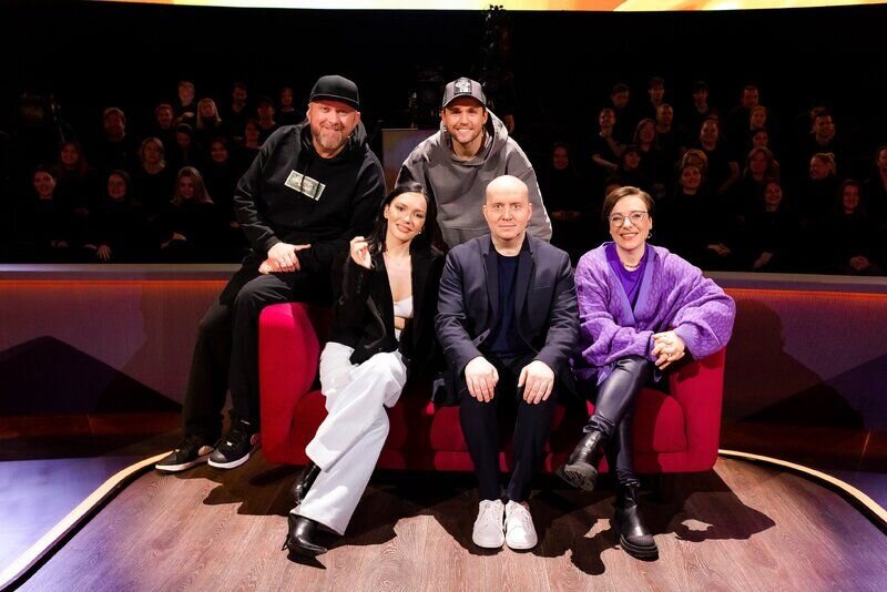 Кадр из шоу «ОКнутые люди»