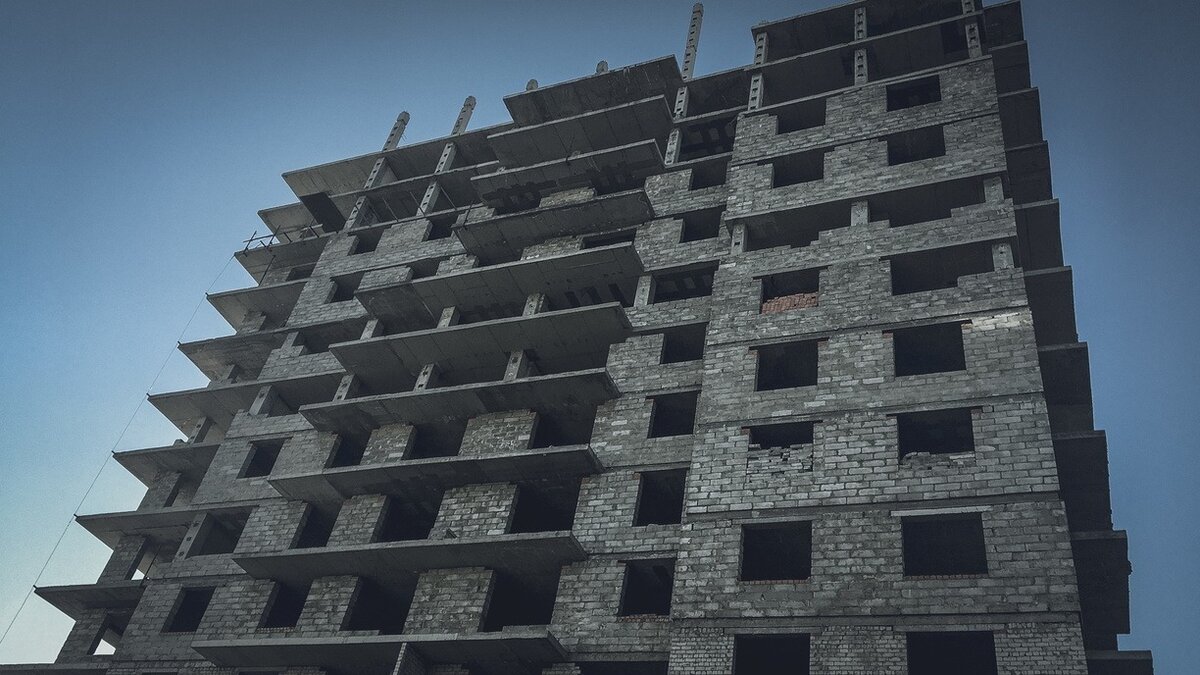     Дольщики жилого комплекса «Славутич» обнаружили серьезное нарушение в документах застройщика. Допускается, что сейчас работы на объекте ведутся незаконно.