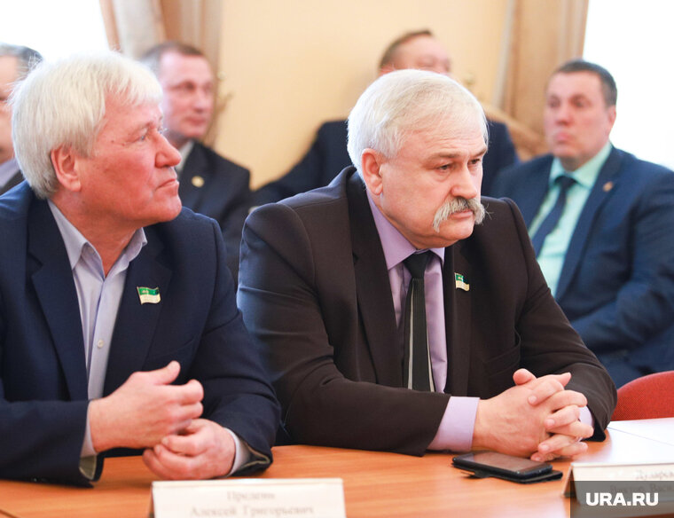    Виктор Дударев (на фото справа) возглавил совет ветеранов в городском УМВД