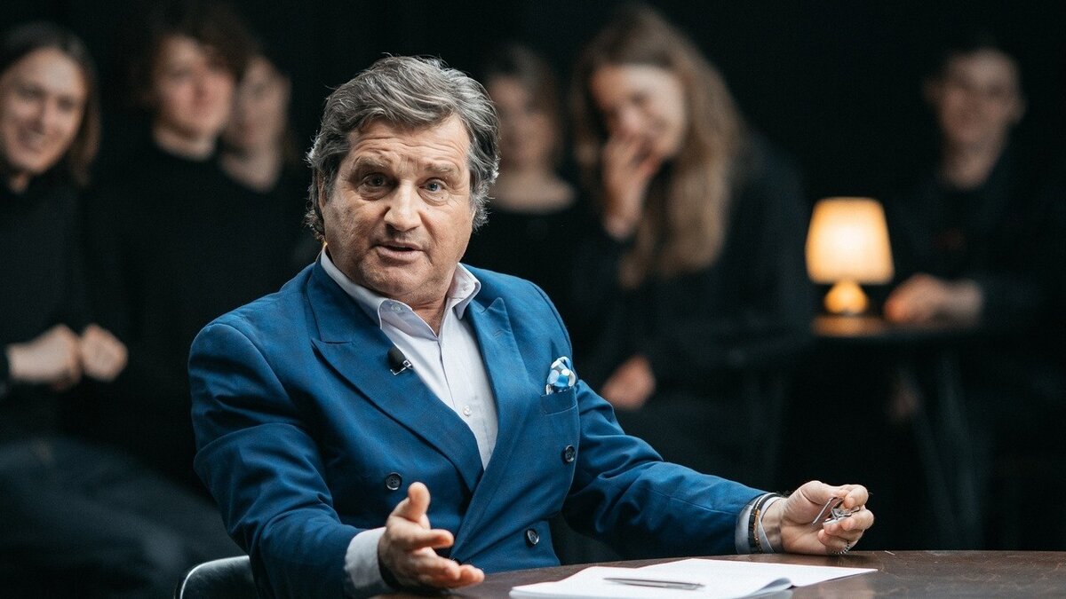     Журналист Отар Кушанашвили высказался о нападках российского историка моды Александра Васильева на сотрудницу аэропорта Казани. Своим мнением о скандале он поделился на собственном YouTube-канале «Каково?!».