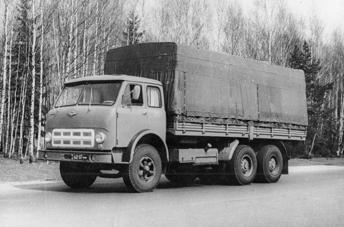 Грузовик МАЗ-516 на бездисковых колёсах