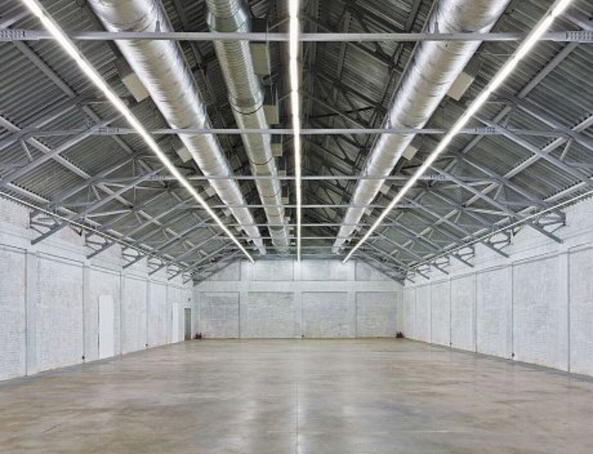 Выставочный зал "Цех белого".