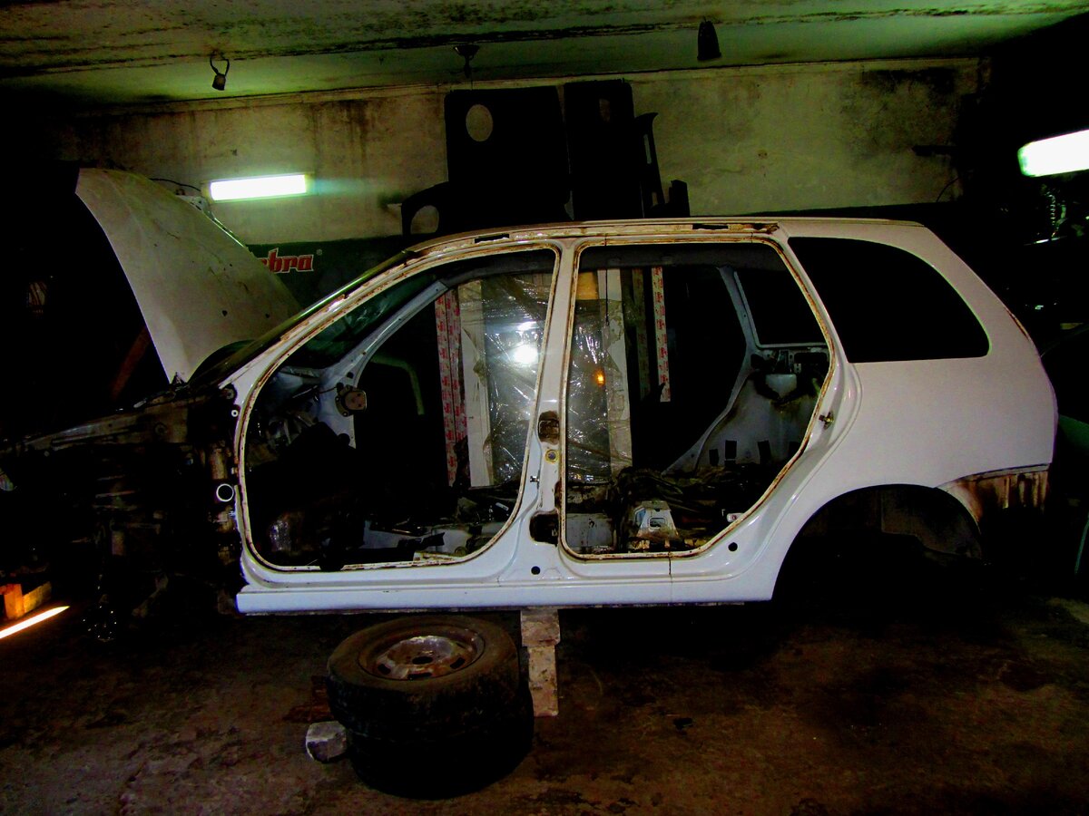 разобранная Лада Калина универсал