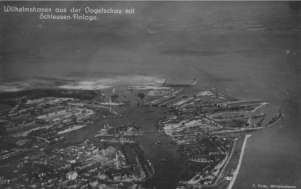 Гавань Вильгельмсхафена, база немецкого Флота Открытого моря