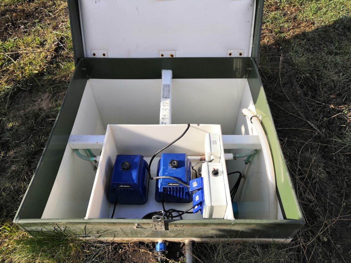 Два компрессора. Слева - первая фаза. Справа - вторая.