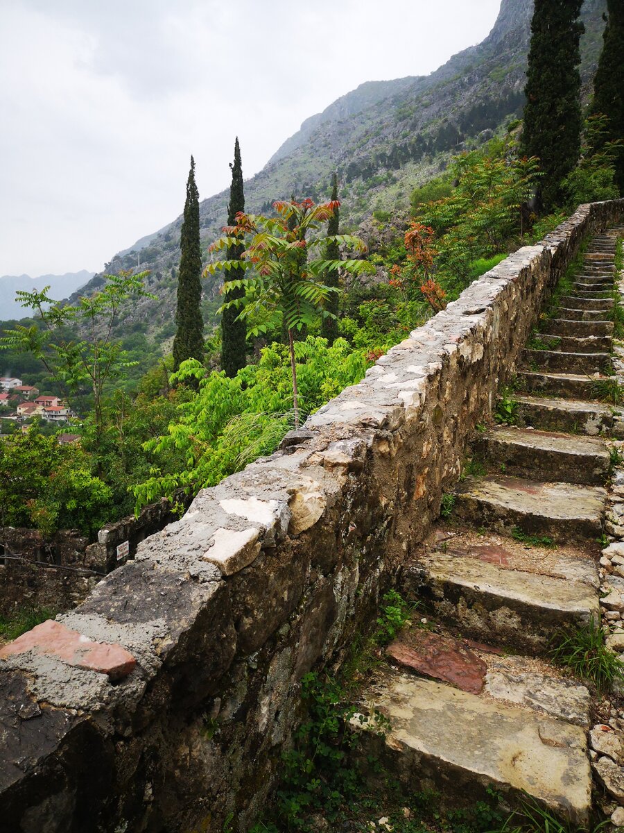 Лестница к крепости Святого Иоанна. Чтобы подняться по ней, необходимо заплатить 8€