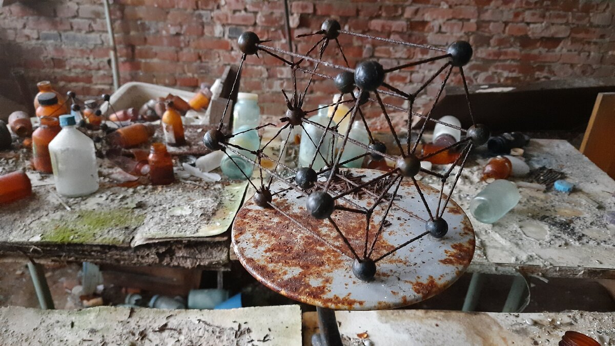 Школа в селе Толстый Лес