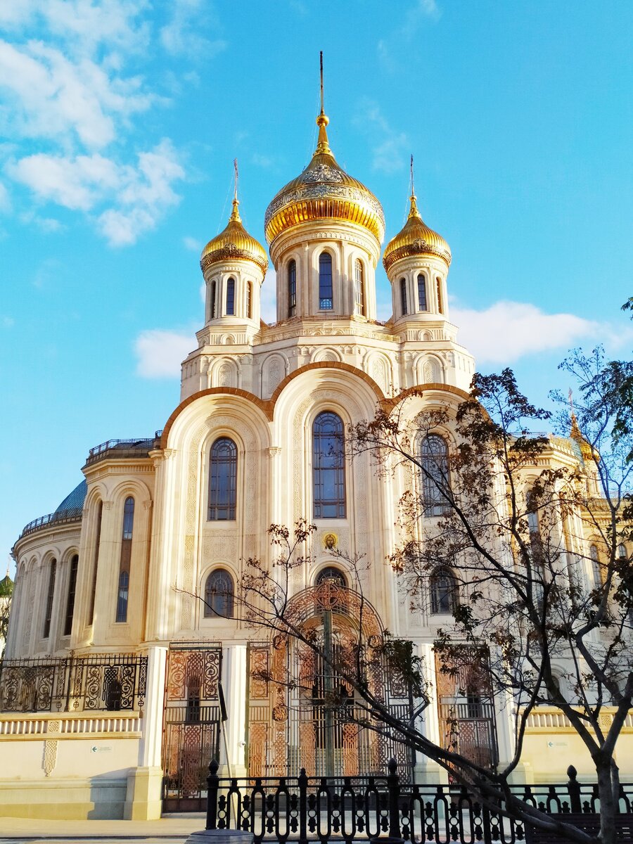 Потрясающий своей красотой храм Сретенского монастыря