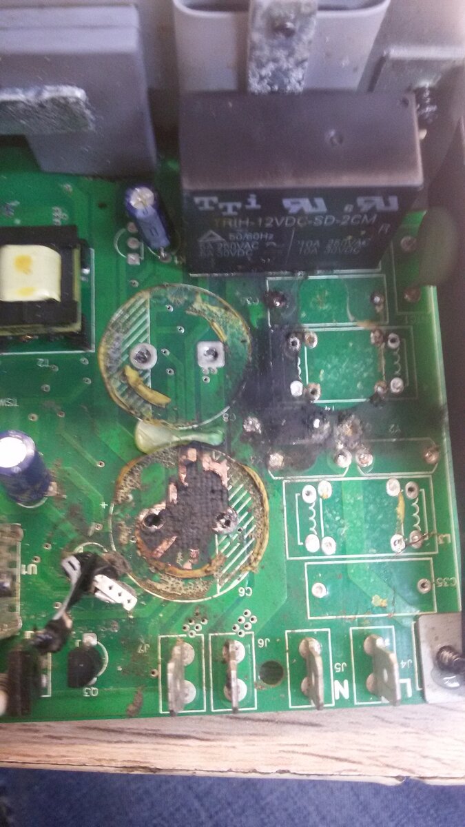 последствия взрыва электролитических конденсаторов