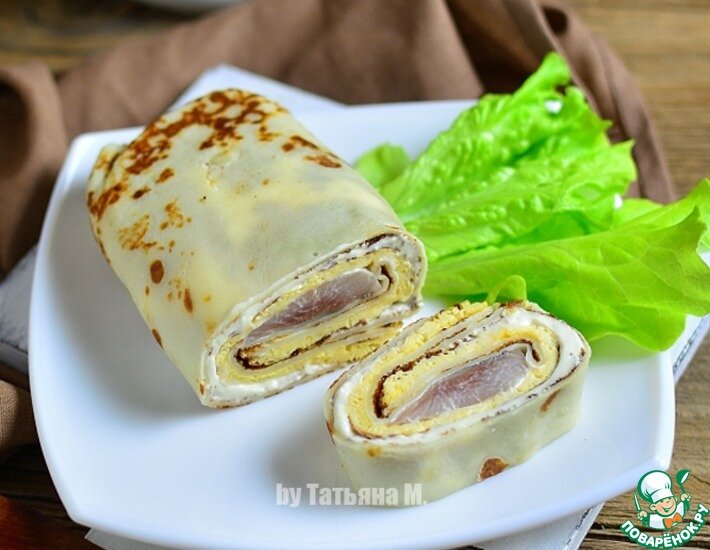 Вкусная холодная закуска украсит любой стол! Блинчики, сливочный сыр, нежный омлет и филе сельди! Приготовление требует неспешности и аккуратности, так как и блинчики и омлет, входящие в состав рулета, довольно нежные и могут легко порваться, но если постараться, то результат стоит вашего усердия!