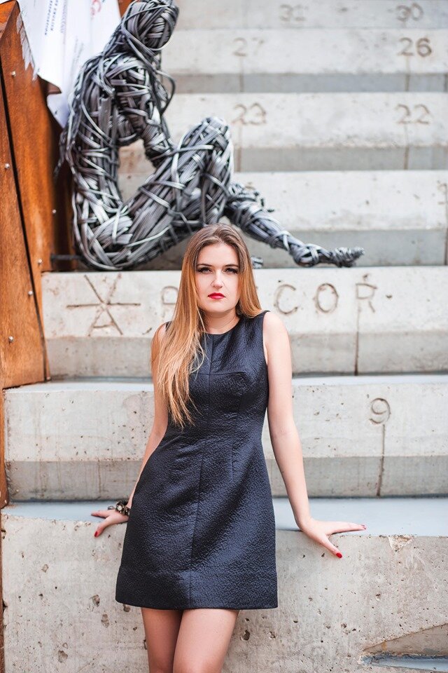 В этом обществе, друзья, к сожалению, что женщинам, что мужчинам приходится ой как непросто. 